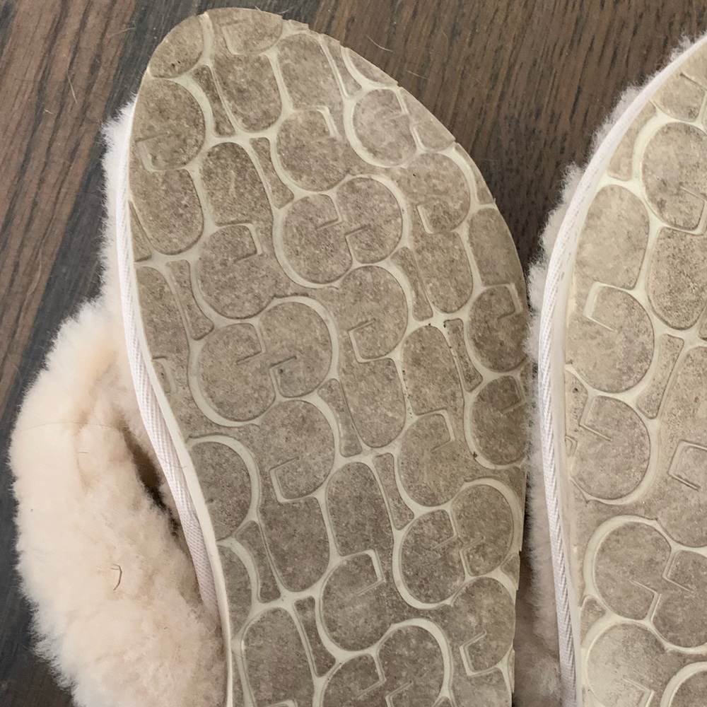 Ugg Slipper - image 4